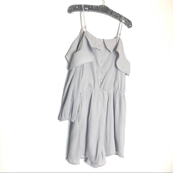 NWT JOA ruffle cold shoulder romper - Picture 5 of 9
